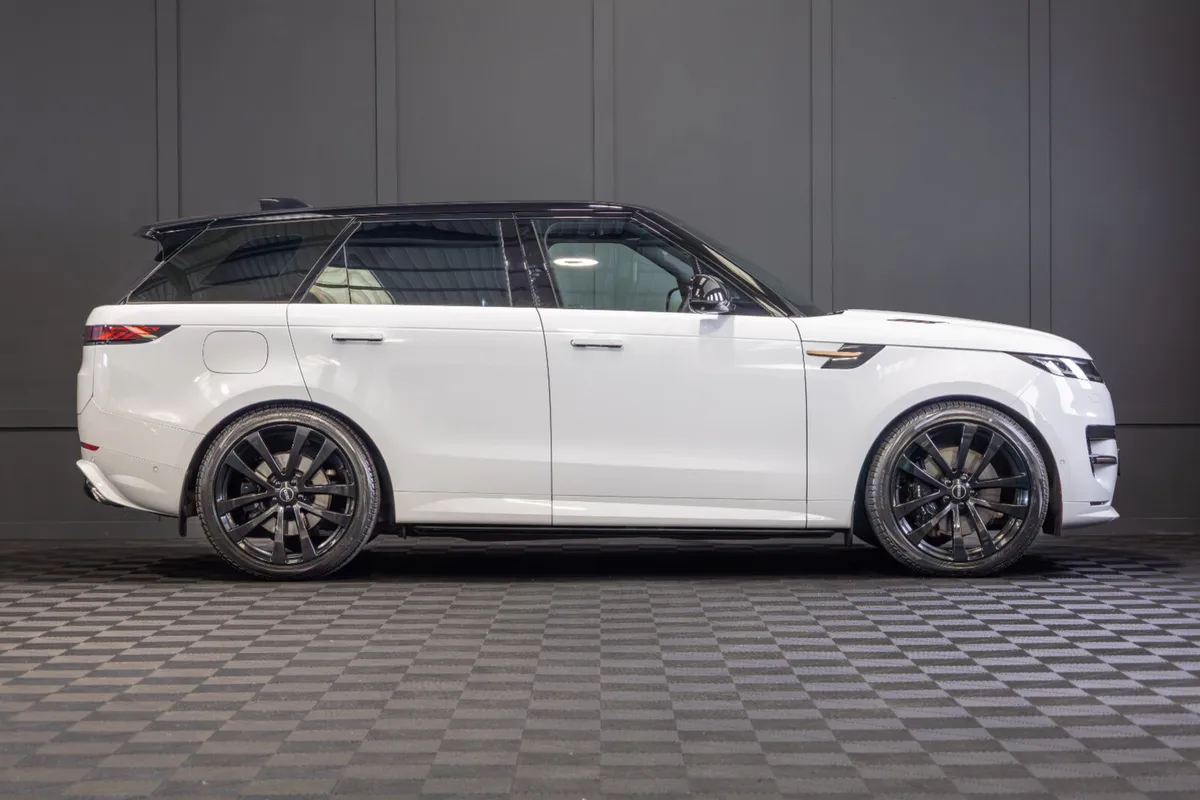 2024 Range Rover Sport P460e Dynamic - Image 2