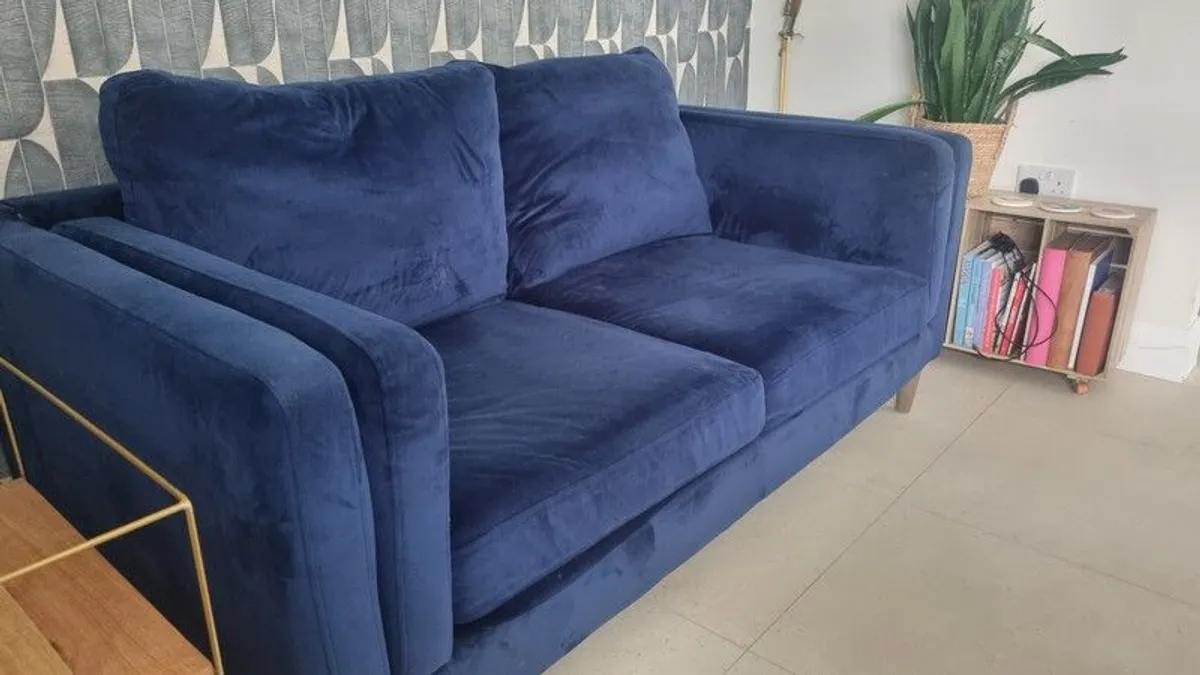 sofa - Image 1