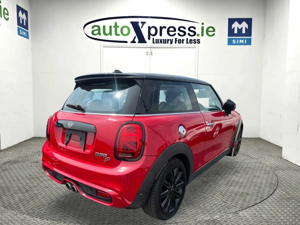 Mini Cooper D 2.0 Automatic, Reversing camera - Image 3