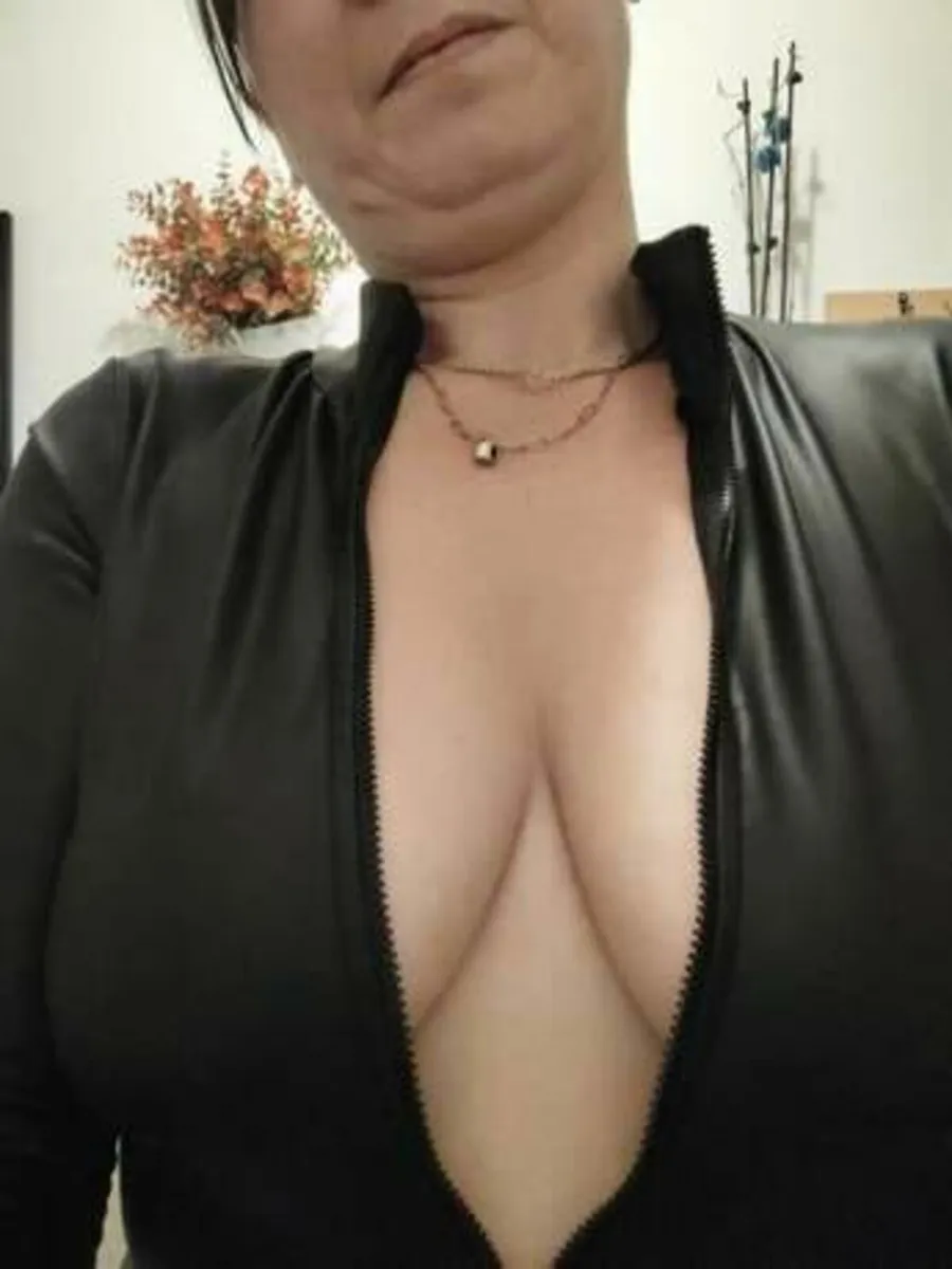 Extremely sexy and hot black pu leather bodysuit - Image 2