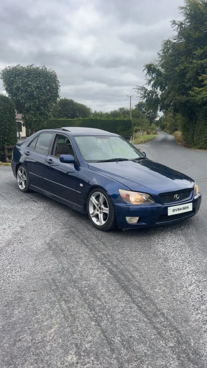 Is200 sport - Image 1