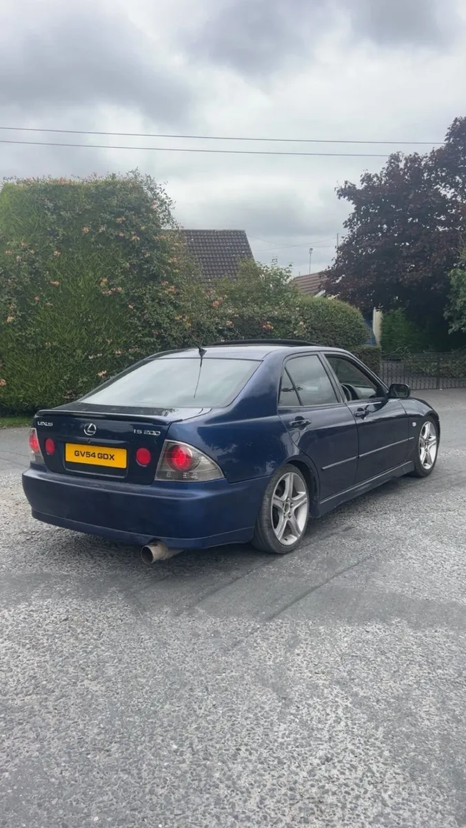 Is200 sport - Image 2