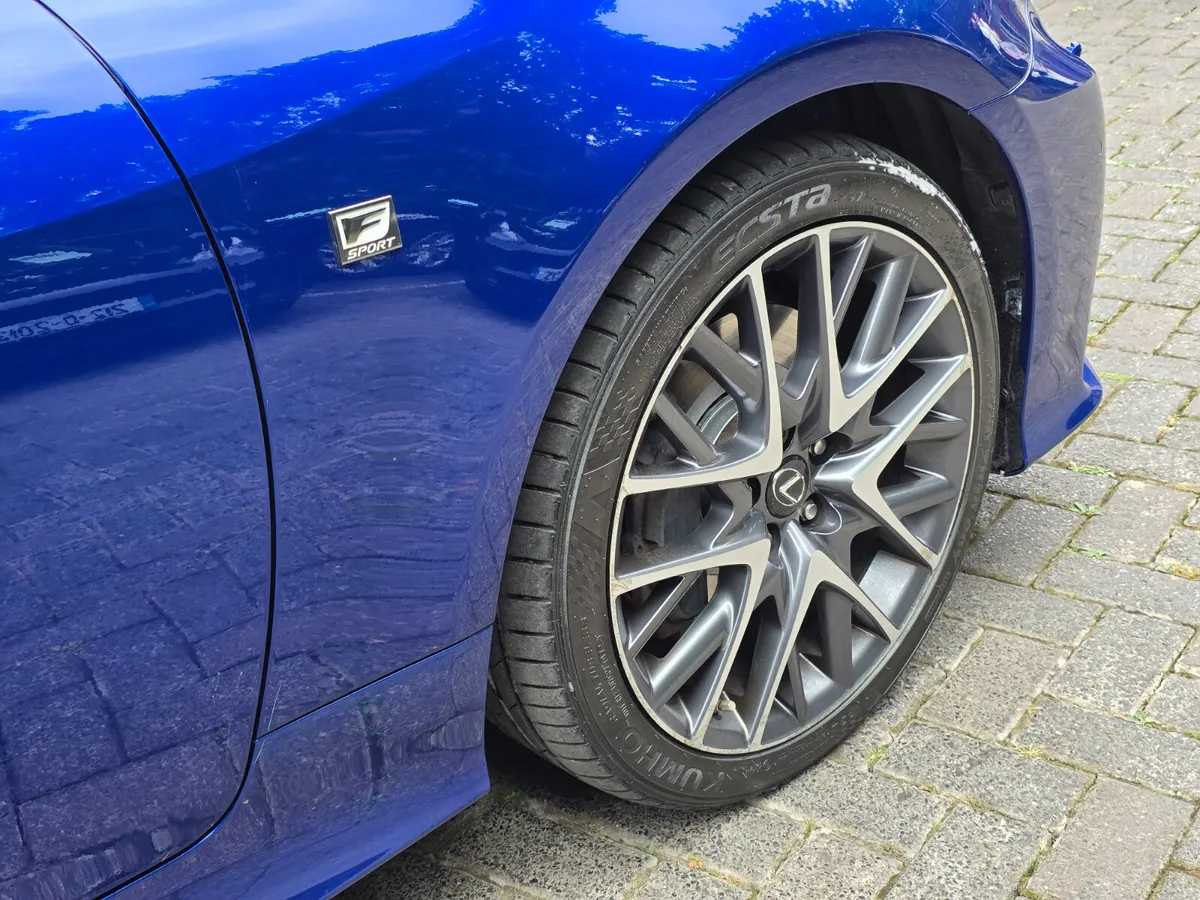2016 LEXUS RC300H F-SPORT AUTO. - Image 4