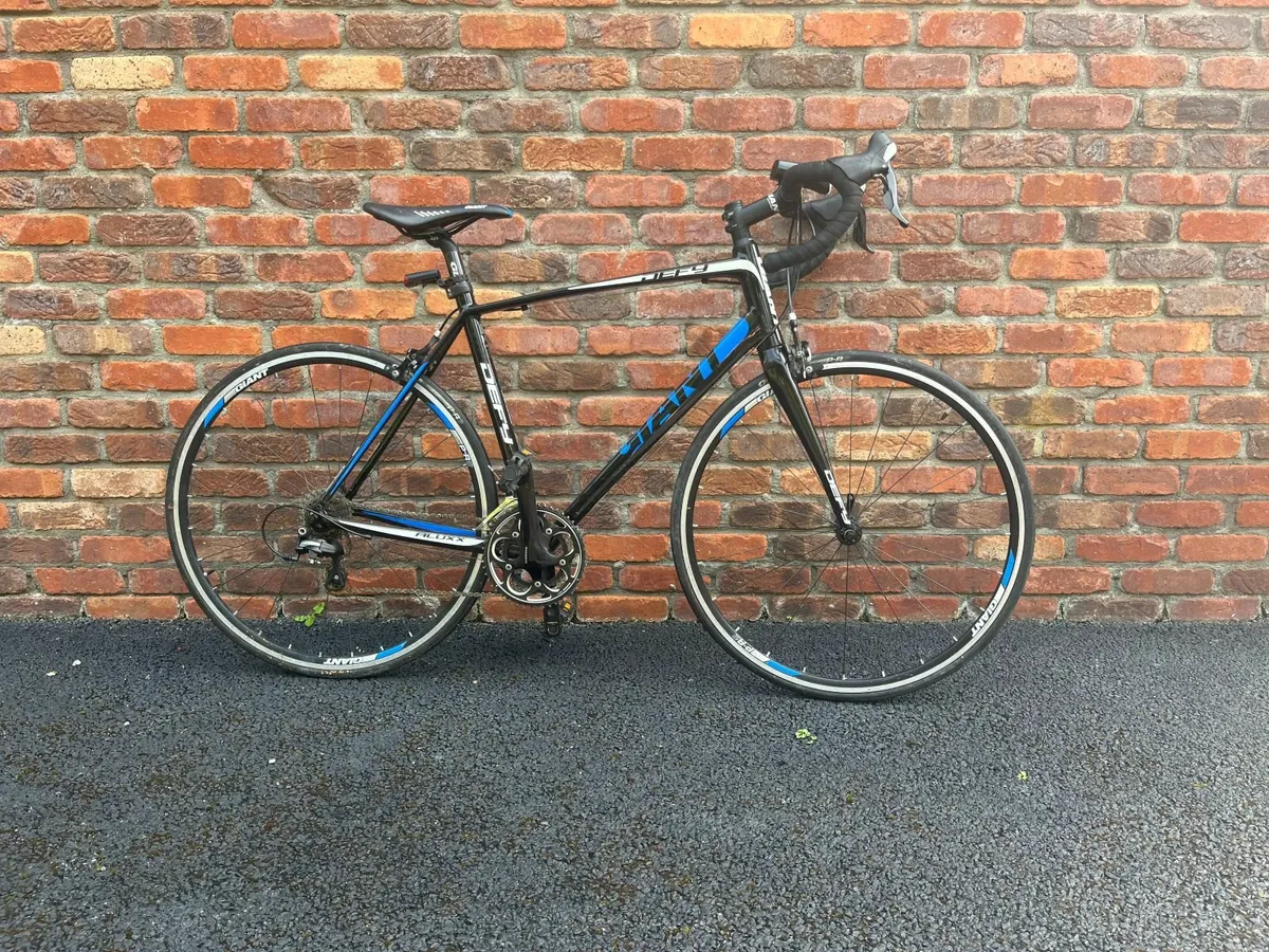 Giant Defy Road Bike - Image 2