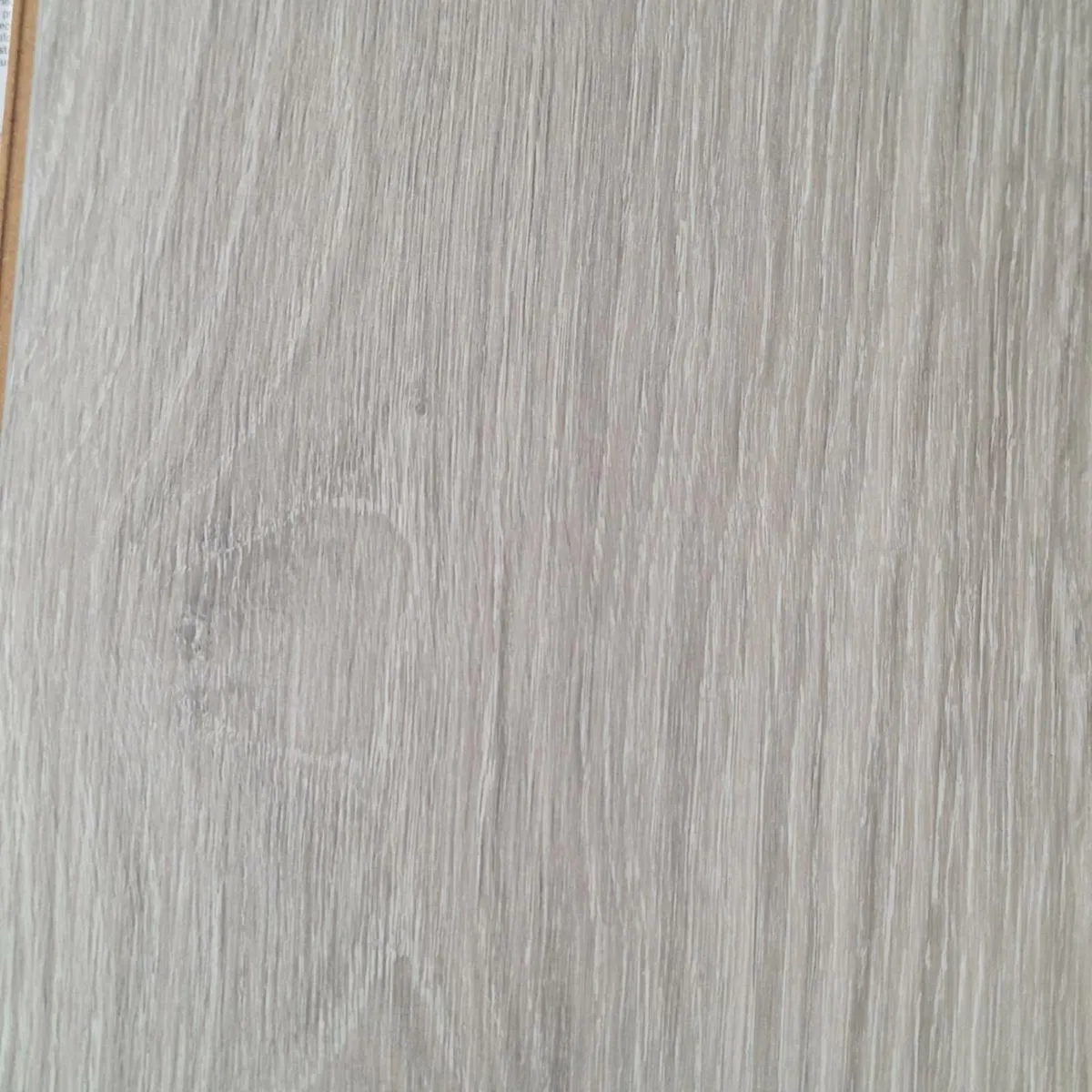 Brand new Samsun oak Laminated Flooring 8mm - Image 4