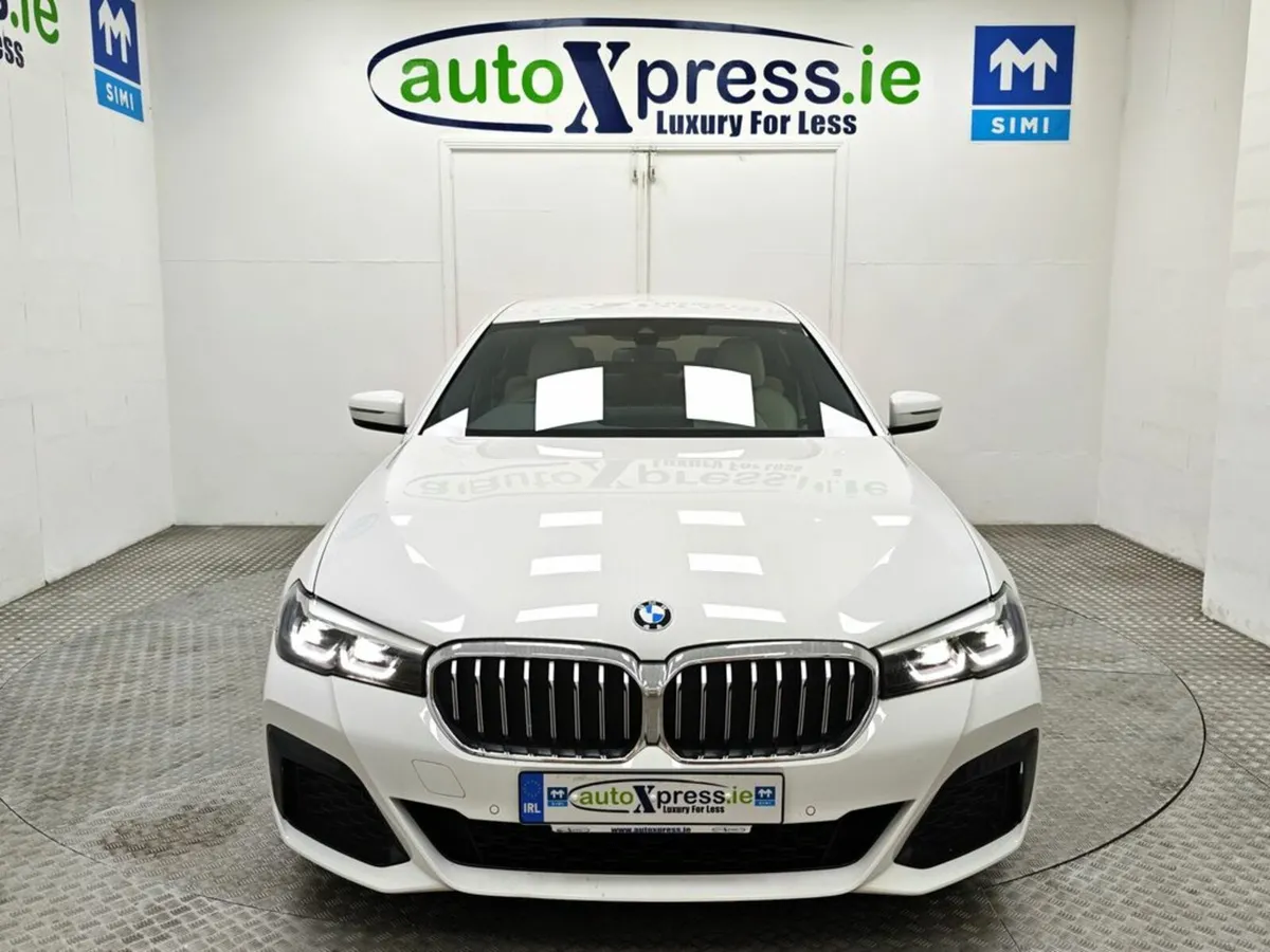 BMW 5-Series 520D M SPORT Automatic, Reversing cam - Image 3