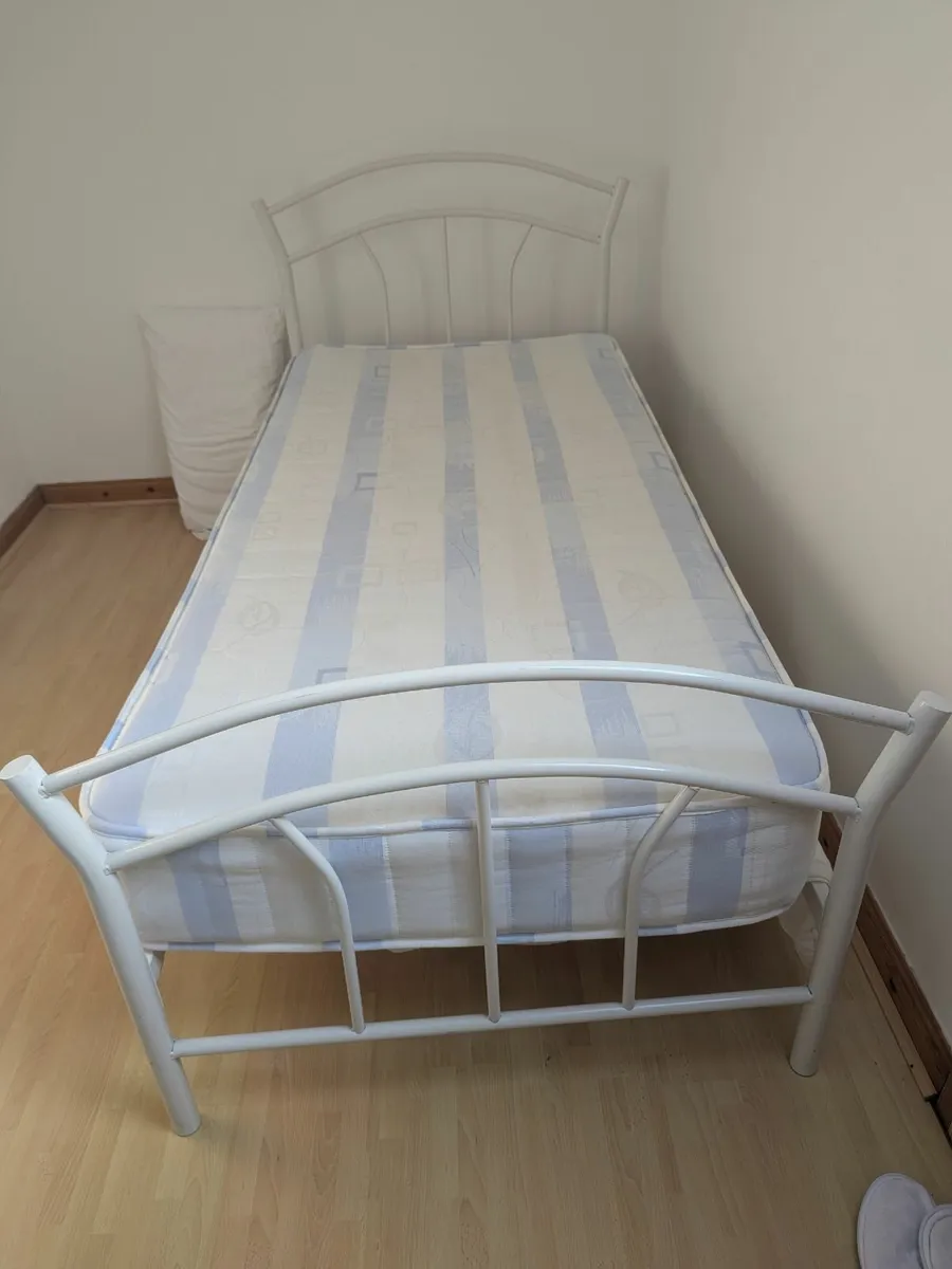 Single metal bed with mattress - Image 2