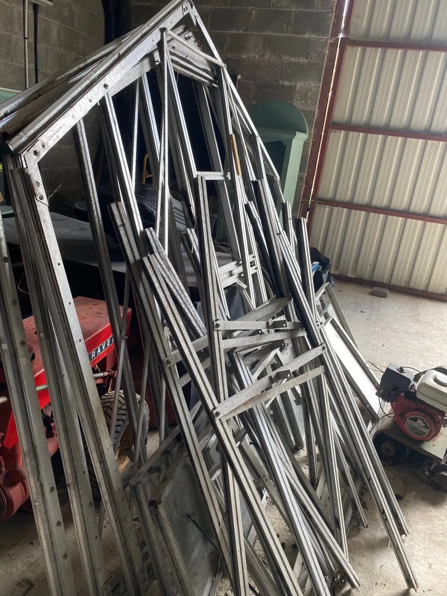 Aluminium glasshouse - Image 1