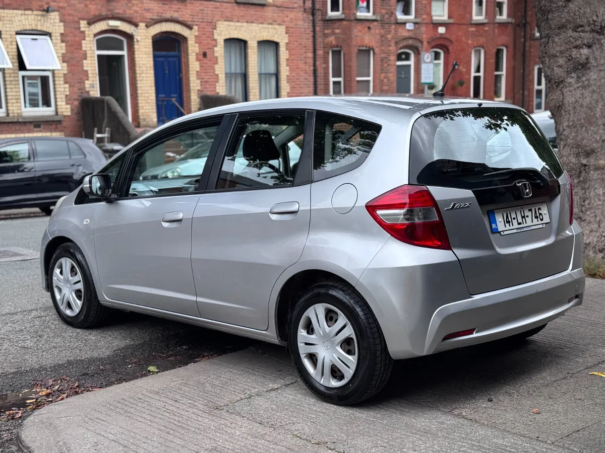 2014 Honda Jazz, 100Kms, 2 Owners, SIMI Dealer - Image 4
