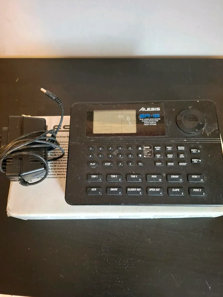 Alesis SR 16 drum machine - Image 2
