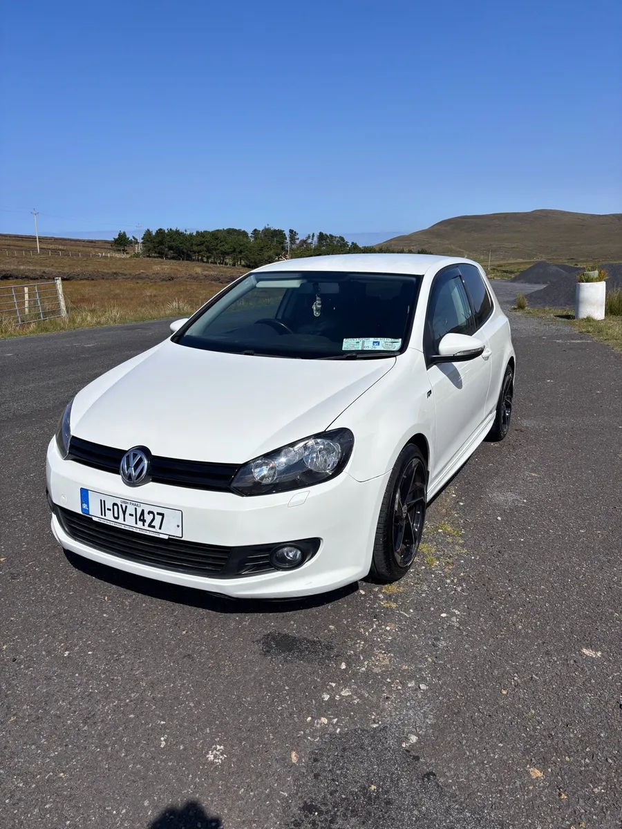 VW Golf R-Line 3dr - Image 2