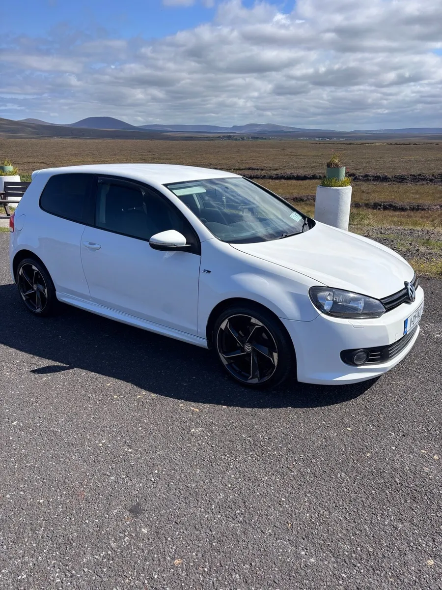 VW Golf R-Line 3dr - Image 3
