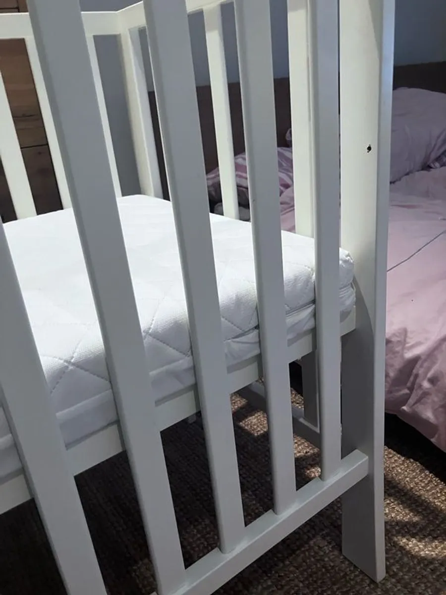Mamas & Papas small cot and mattress - Image 4