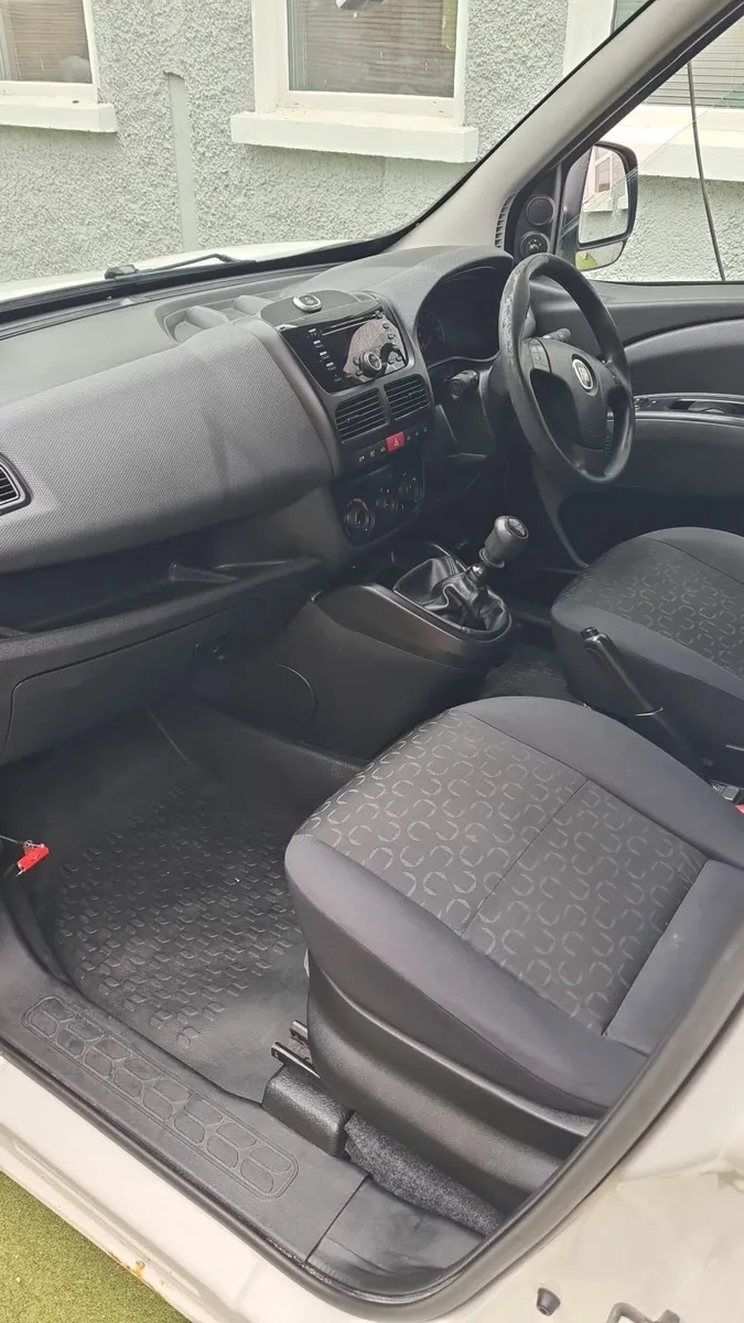 Fiat Doblo 2011 - Image 2