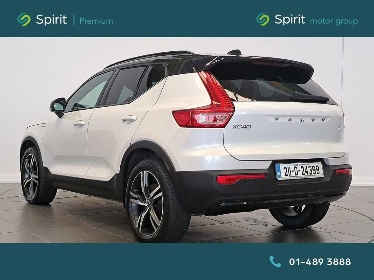Volvo XC40 Phev T5 (262hp) R-design sunroof call - Image 3