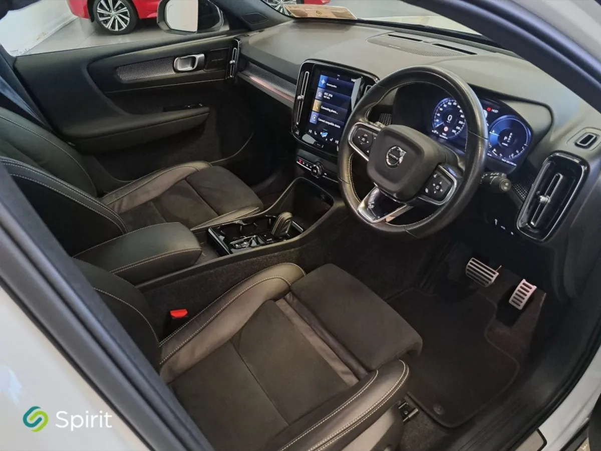 Volvo XC40 Phev T5 (262hp) R-design sunroof call - Image 4