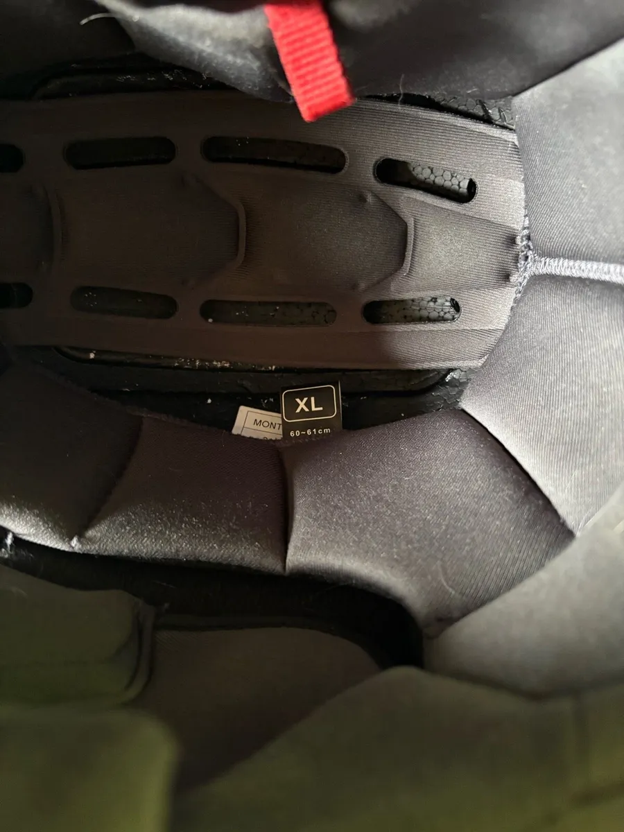 Motorcycle helmet - Image 2