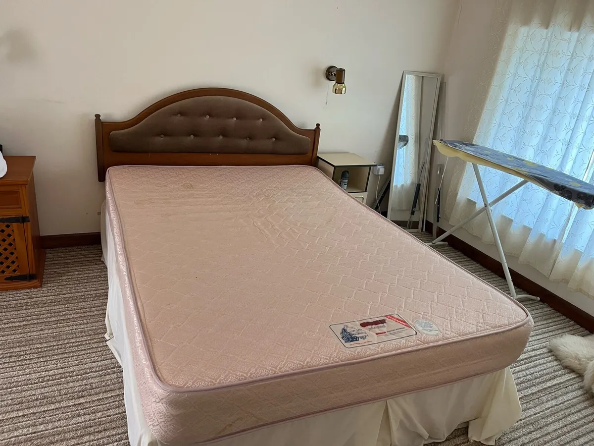 Double bed with headboard - Image 1