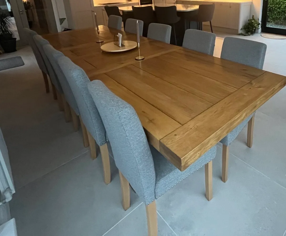 Oak Extendable dining table with chairs - Image 3