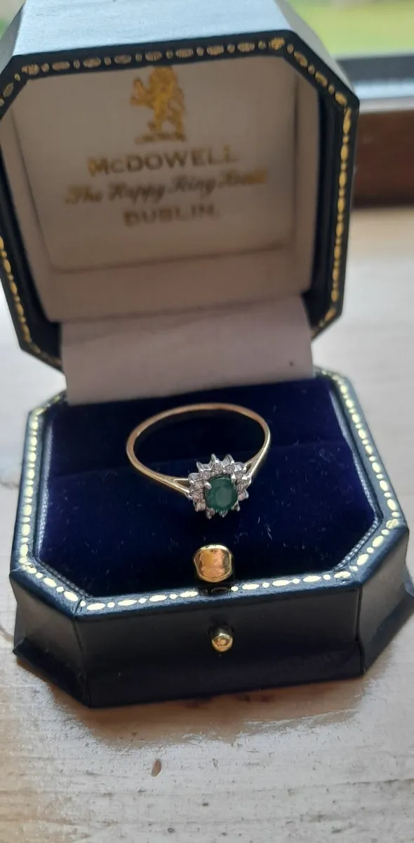 Gold Emerald Ring - Image 1