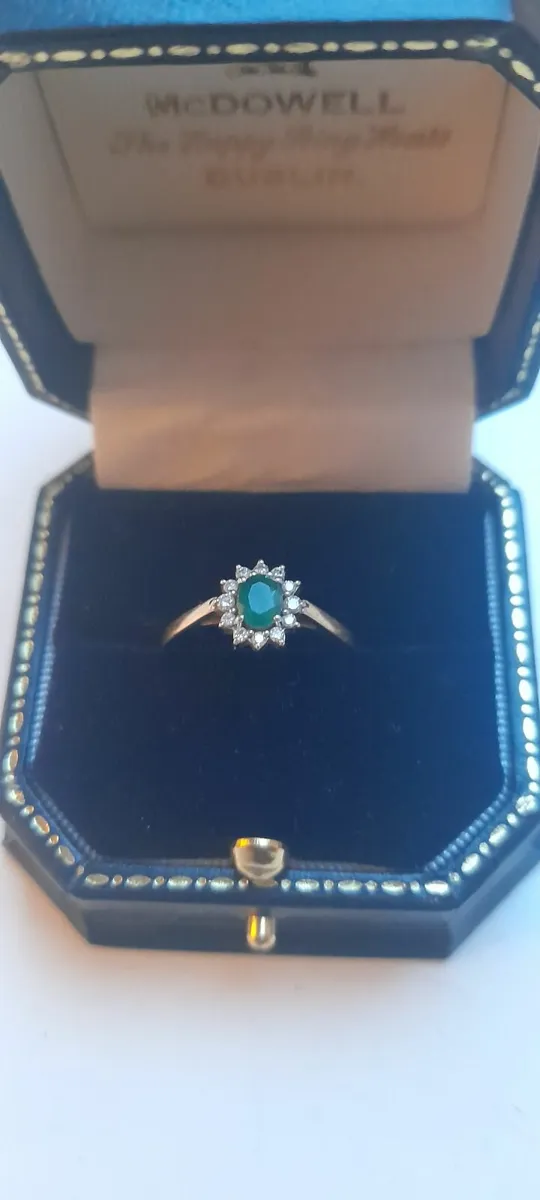 Gold Emerald Ring - Image 2