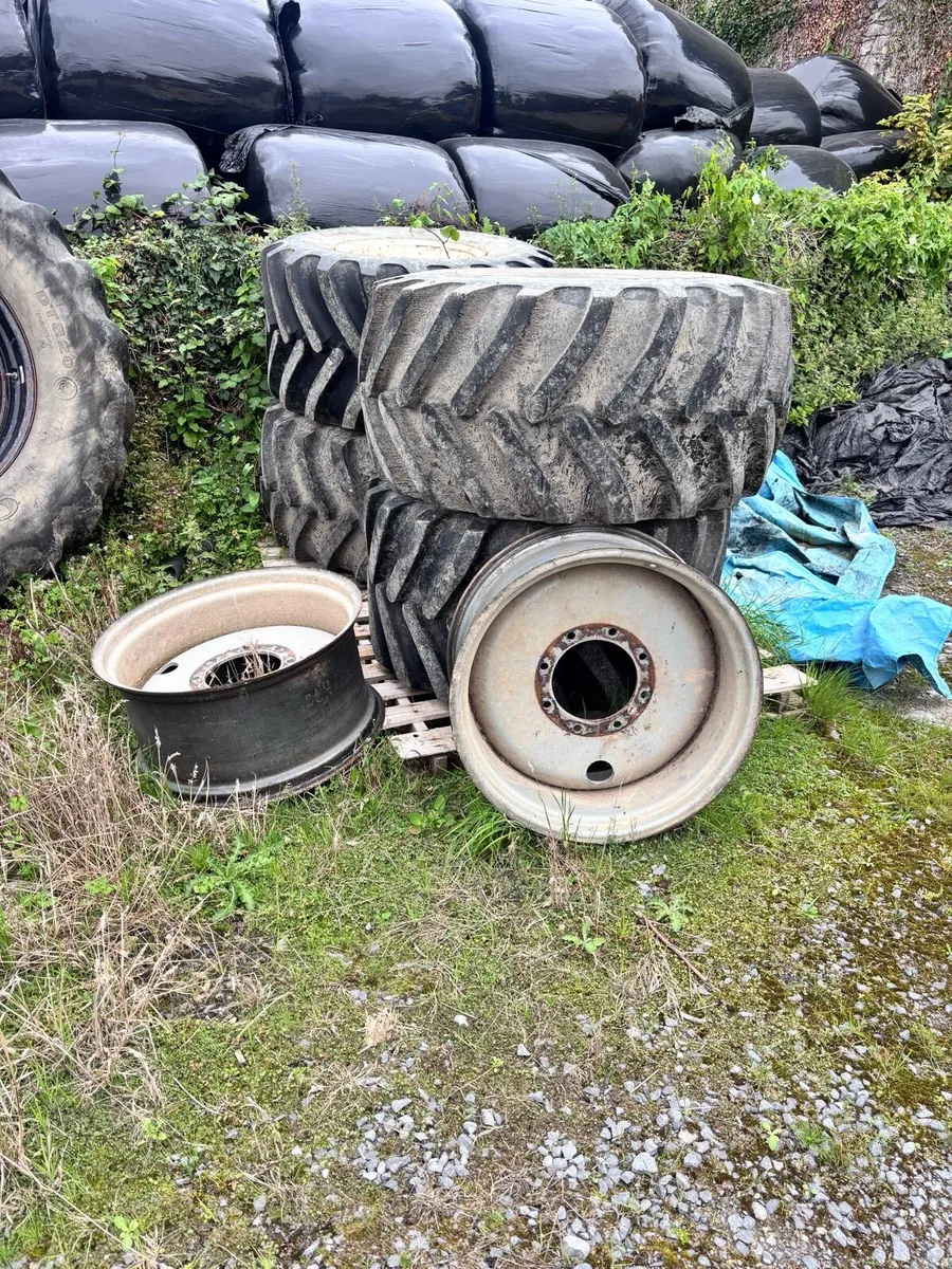 Massey Ferguson 6600 wheel rims - Image 1