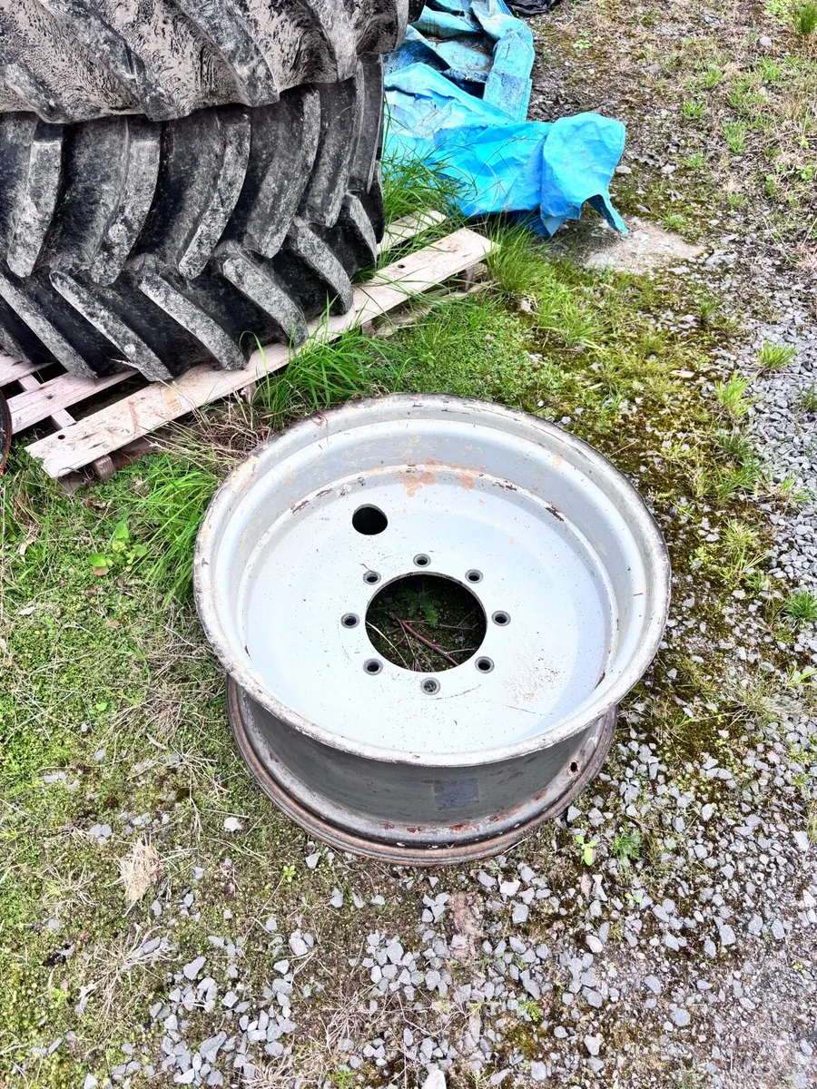 Massey Ferguson 6600 wheel rims - Image 2