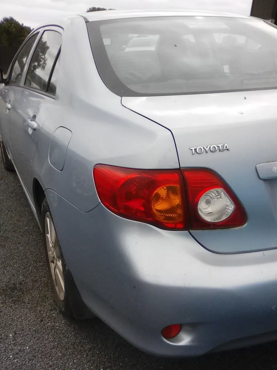 Toyota Corolla 2010 - Image 3