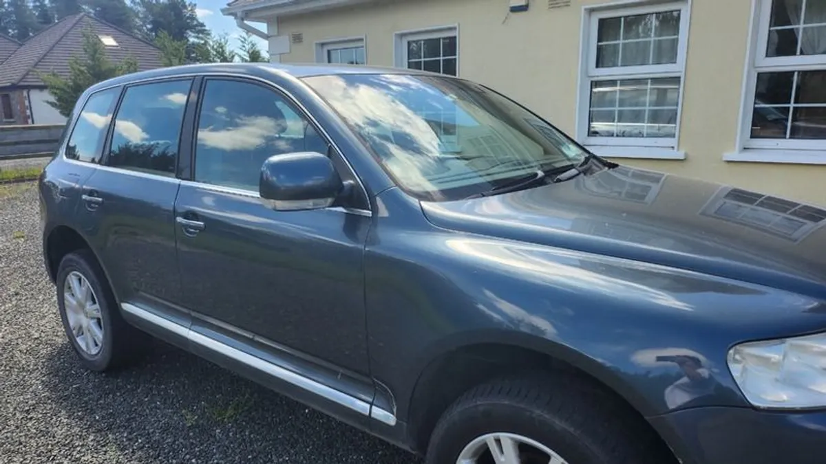 2005 Volkswagen Touareg - Image 1
