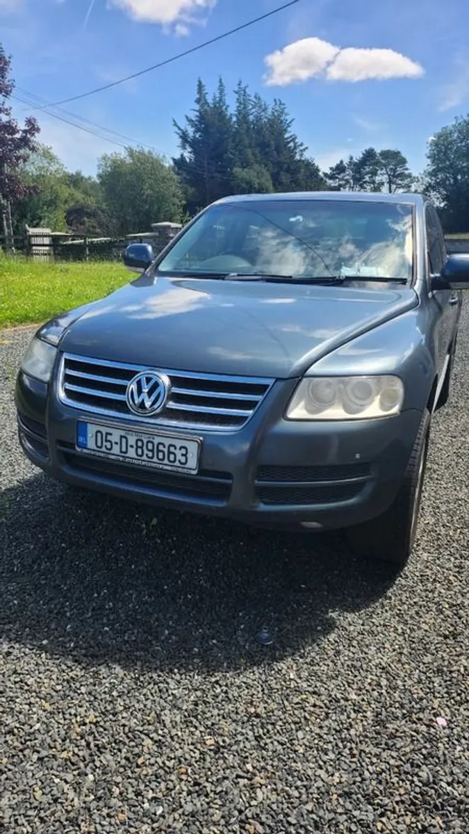 2005 Volkswagen Touareg - Image 2