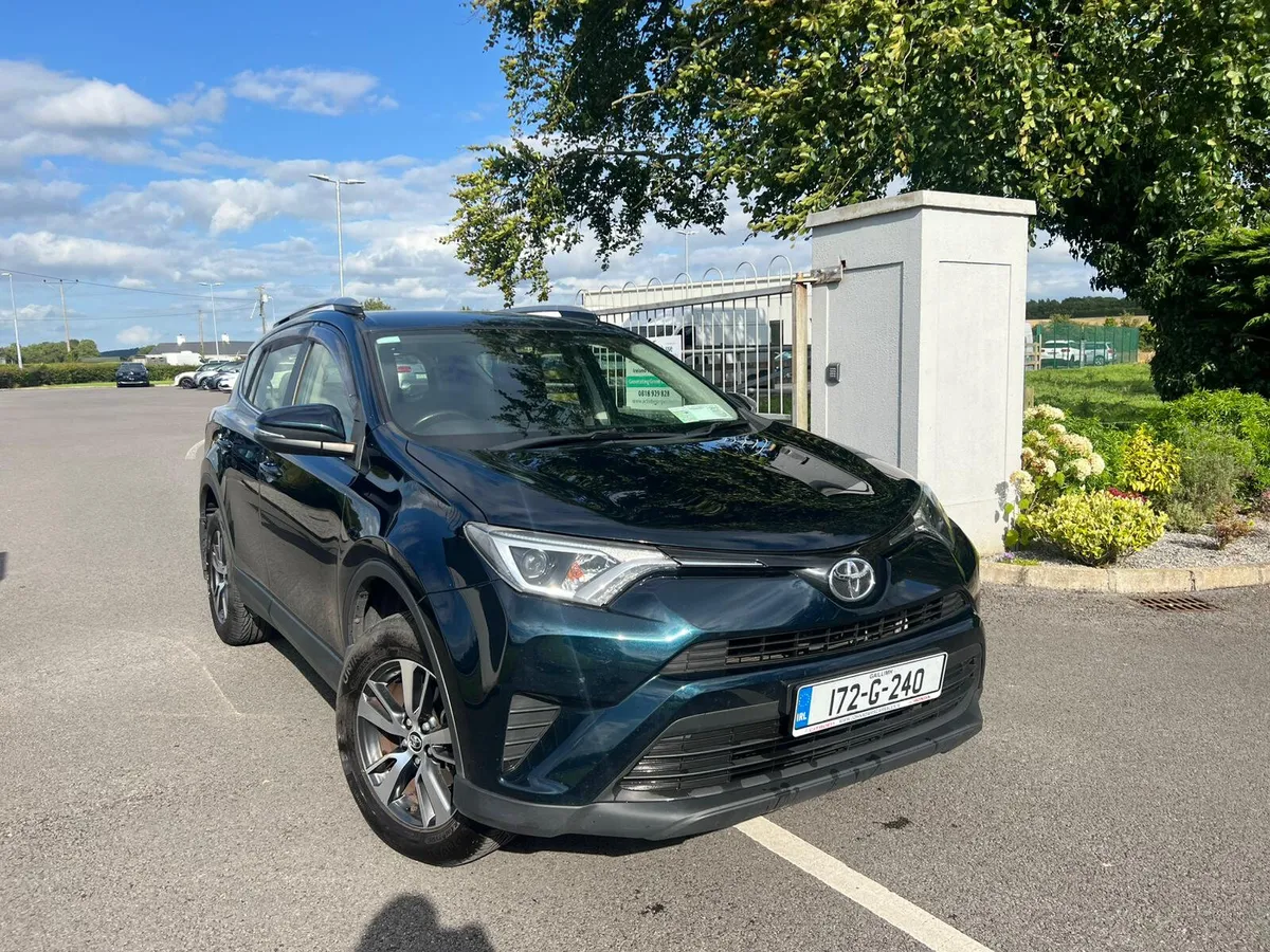 Toyota RAV4 Luna 2WD 2017 - Image 1