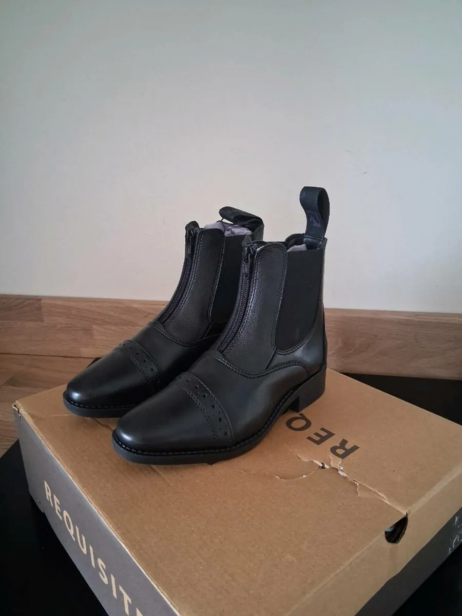 Kids jodphur boots size 13 - Image 4
