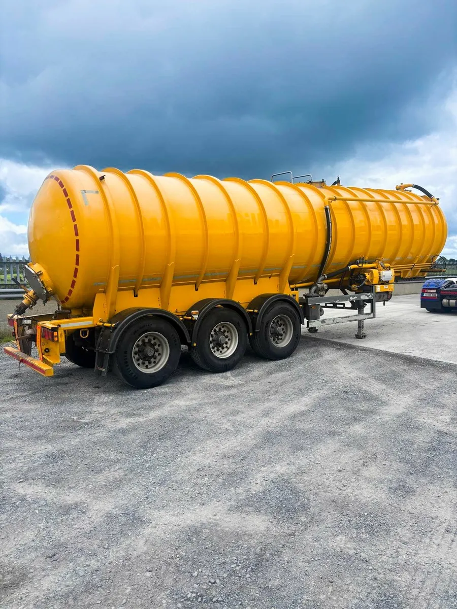 Bulk Alloy Vacuum Tanker - Image 1