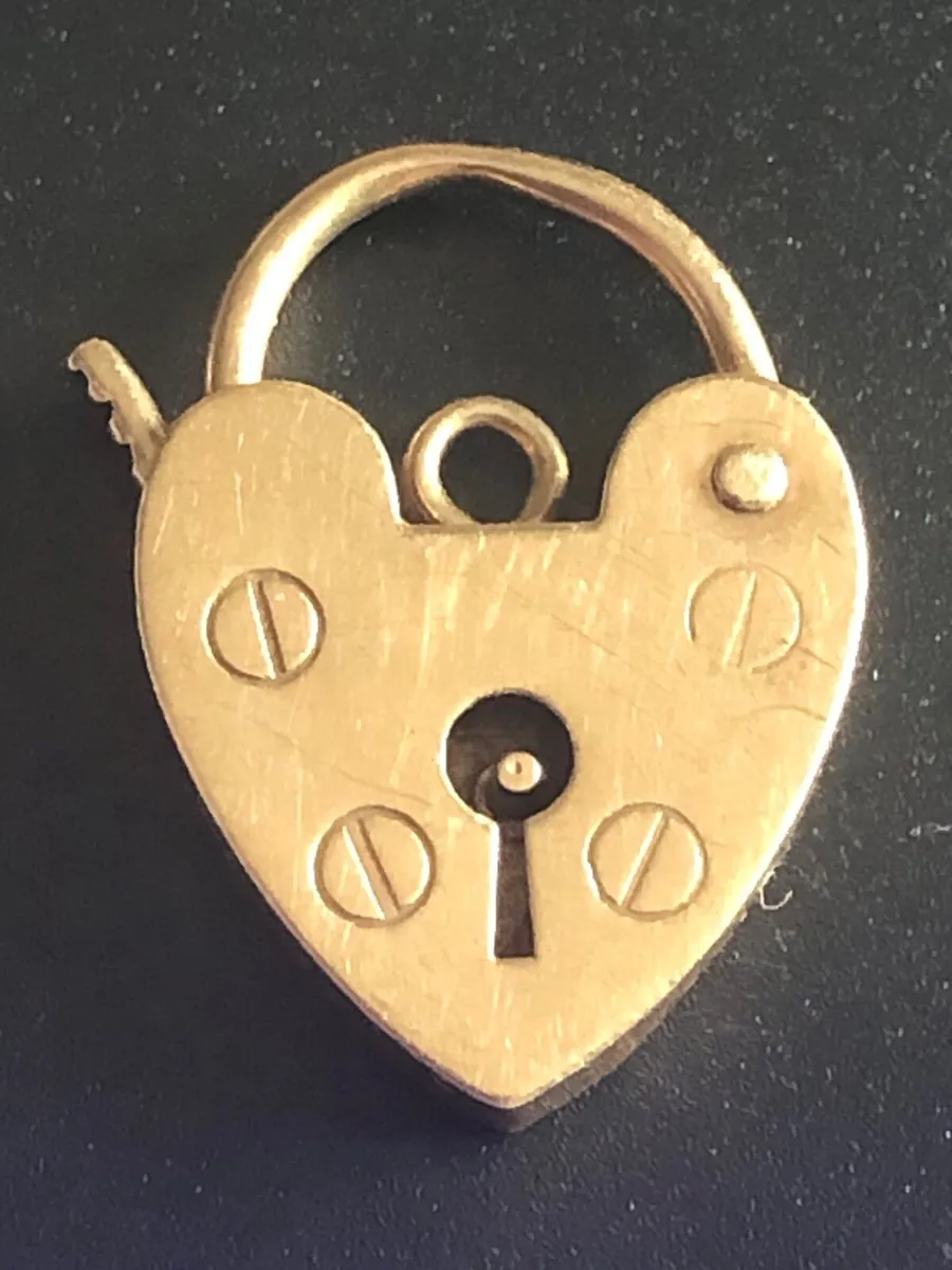 9ct gold padlock - Image 1