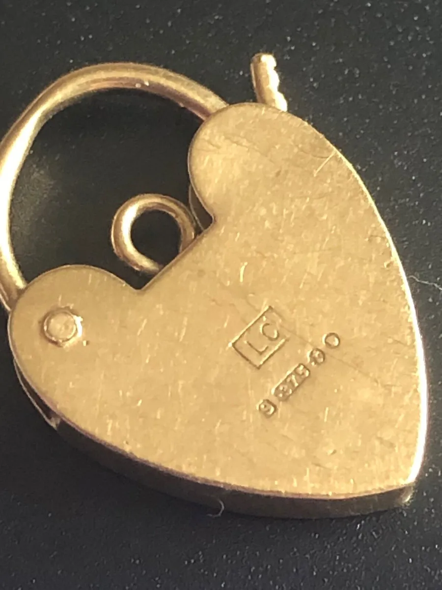 9ct gold padlock - Image 2