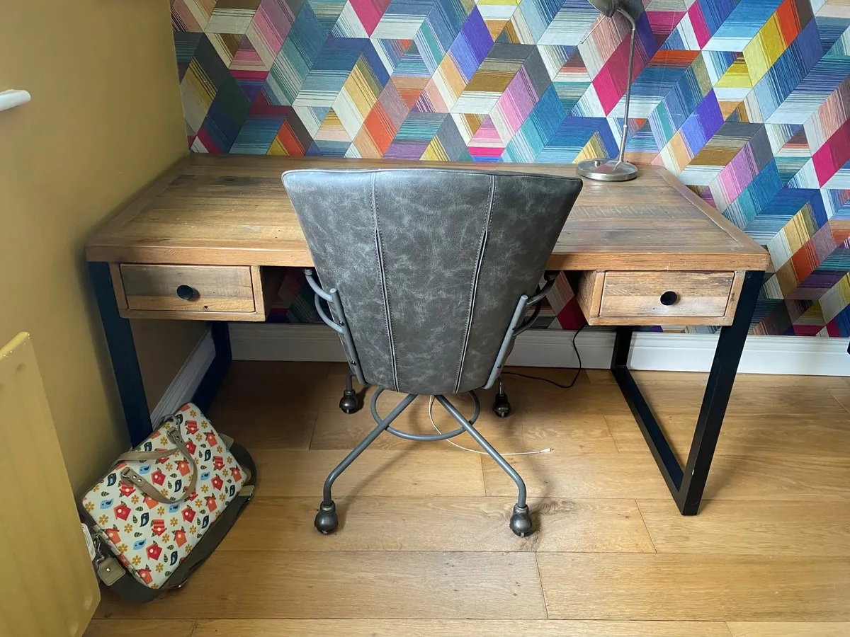 Office Desk and Chaire