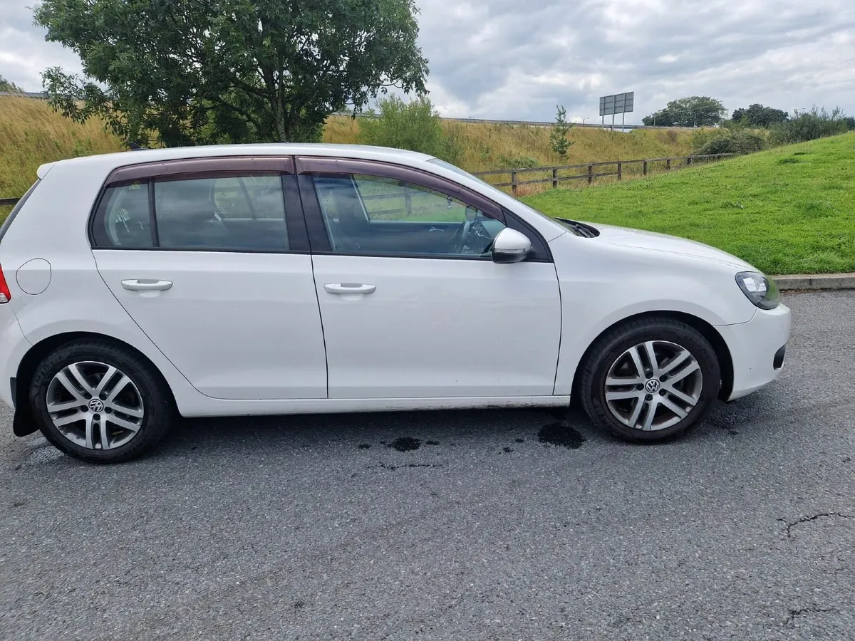 Volkswagen Golf 2011 - Image 2