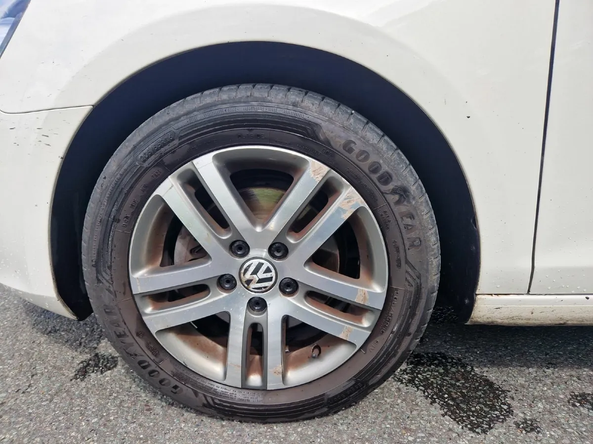Volkswagen Golf 2011 - Image 4