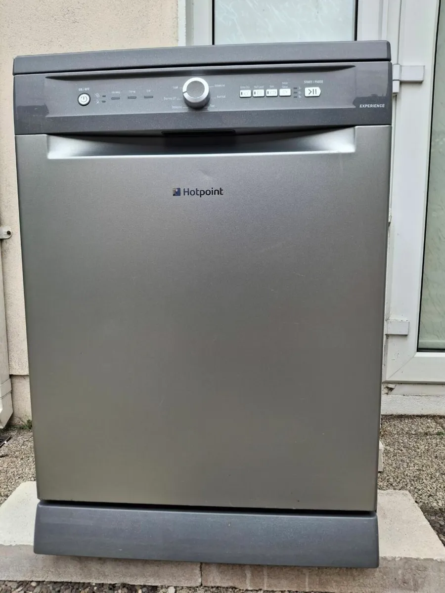 Freestanding dishwasher - Image 1