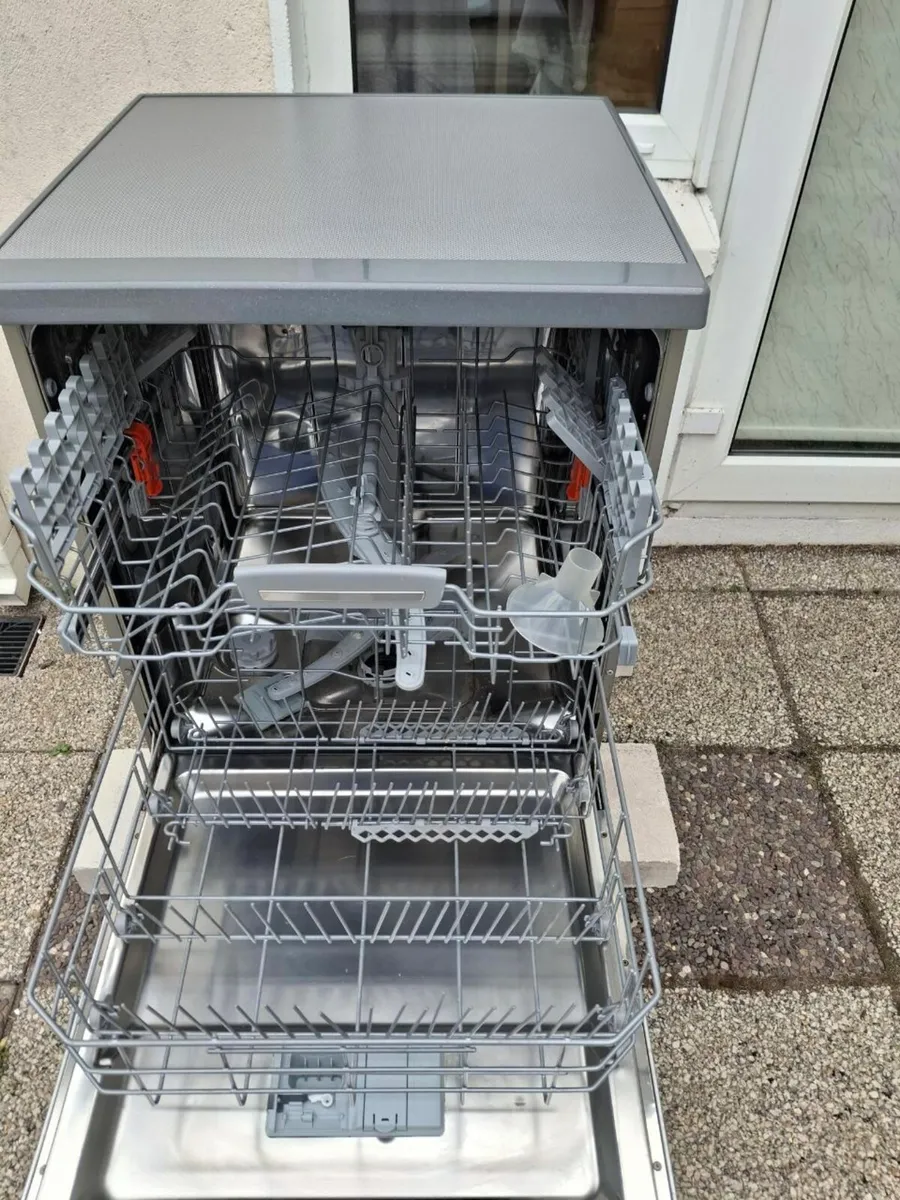 Freestanding dishwasher - Image 2