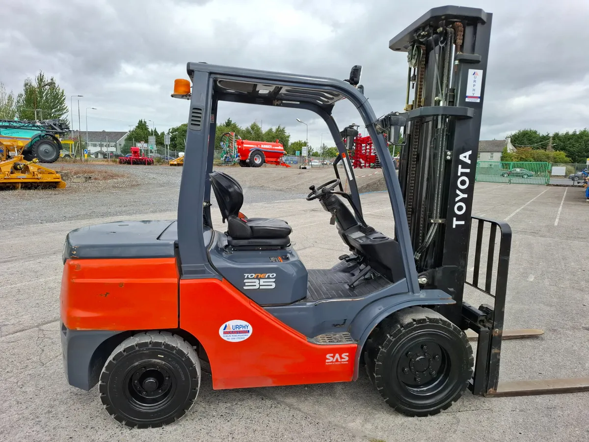 Toyota forklift - Image 1