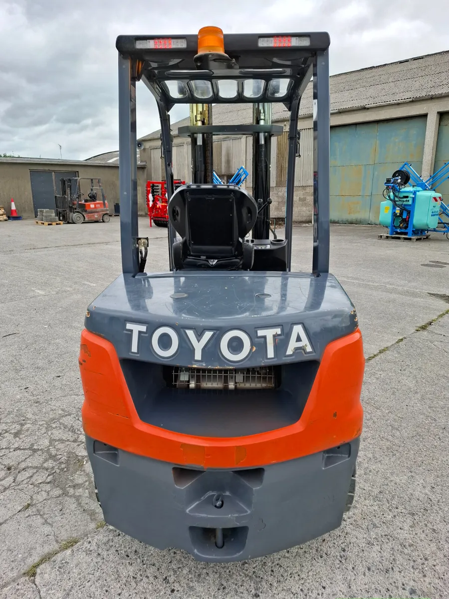 Toyota forklift - Image 2