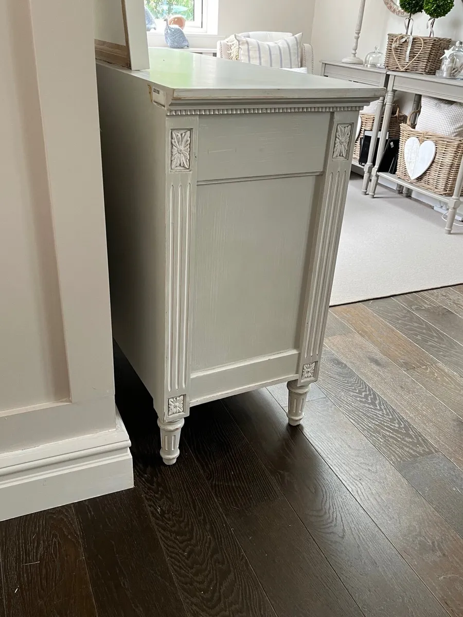 4 drawer Gustavian style Cabinet - Image 2