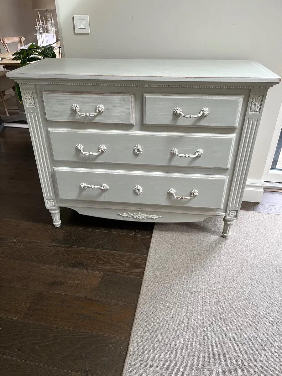 4 drawer Gustavian style Cabinet - Image 3