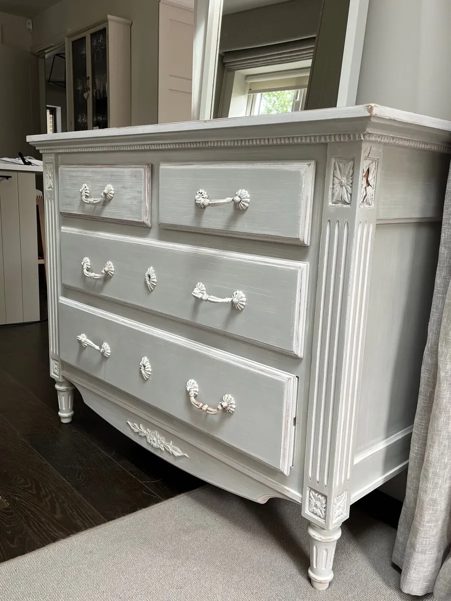 4 drawer Gustavian style Cabinet - Image 4