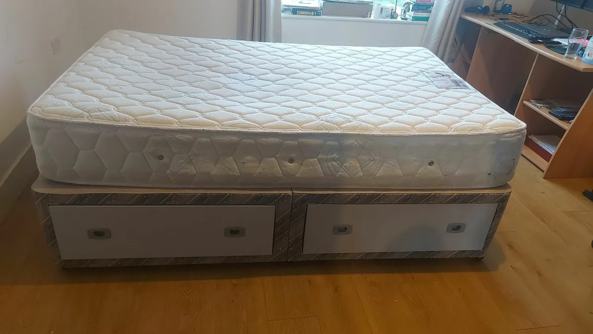 Double bed - Image 2