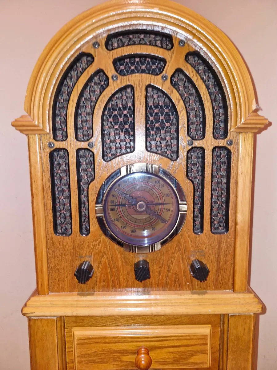 Antique Classic Radio - Image 3