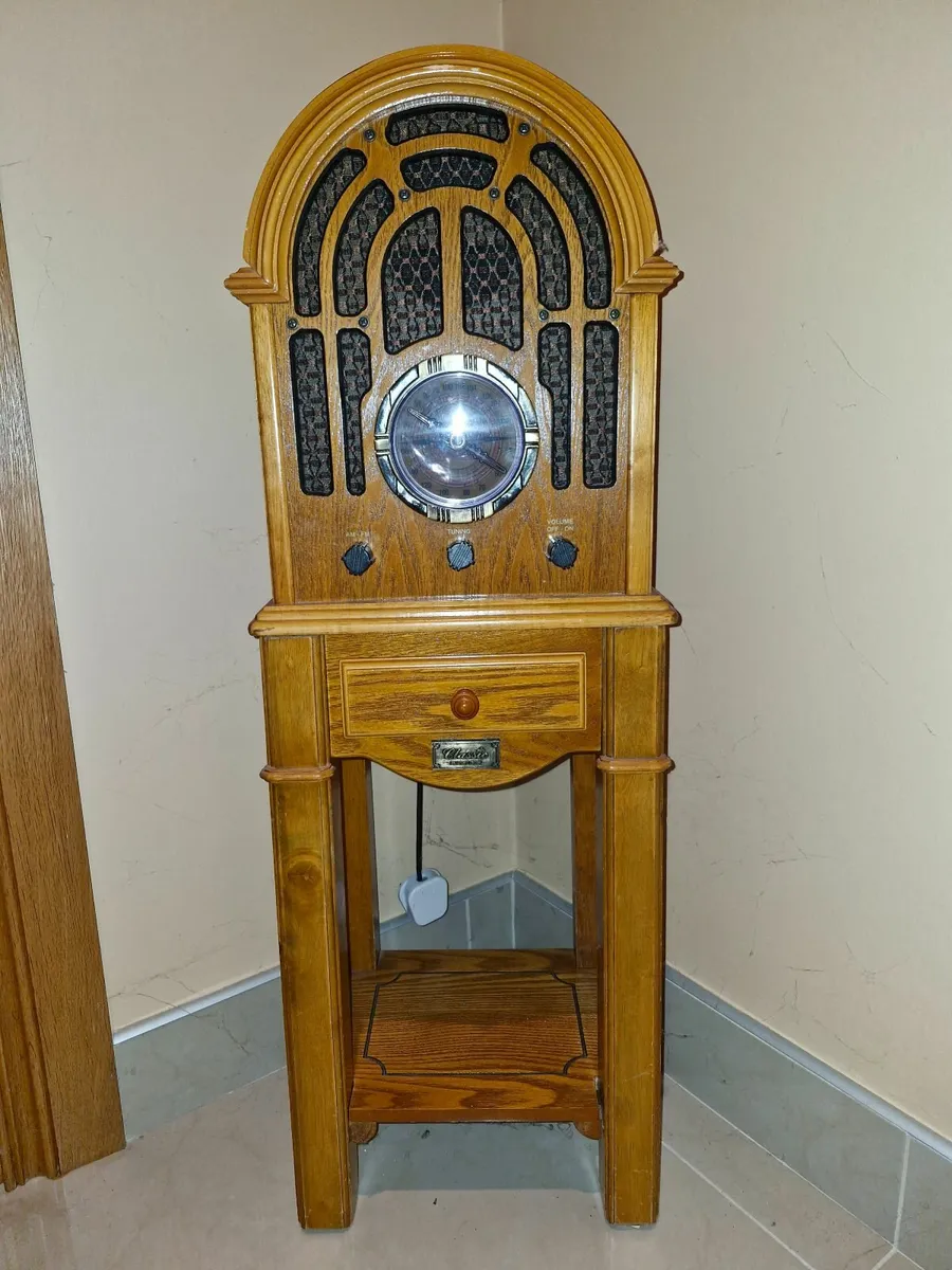 Antique Classic Radio - Image 2
