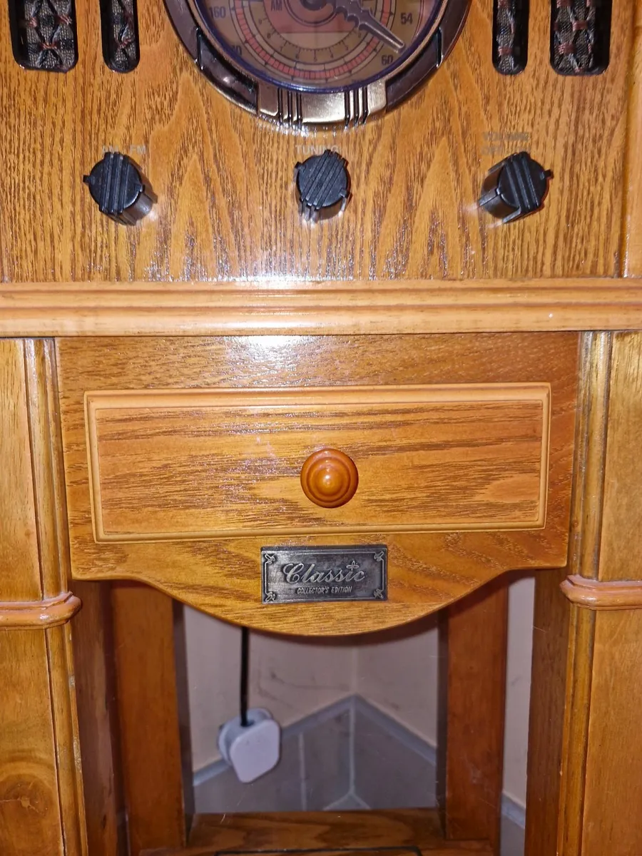 Antique Classic Radio - Image 4