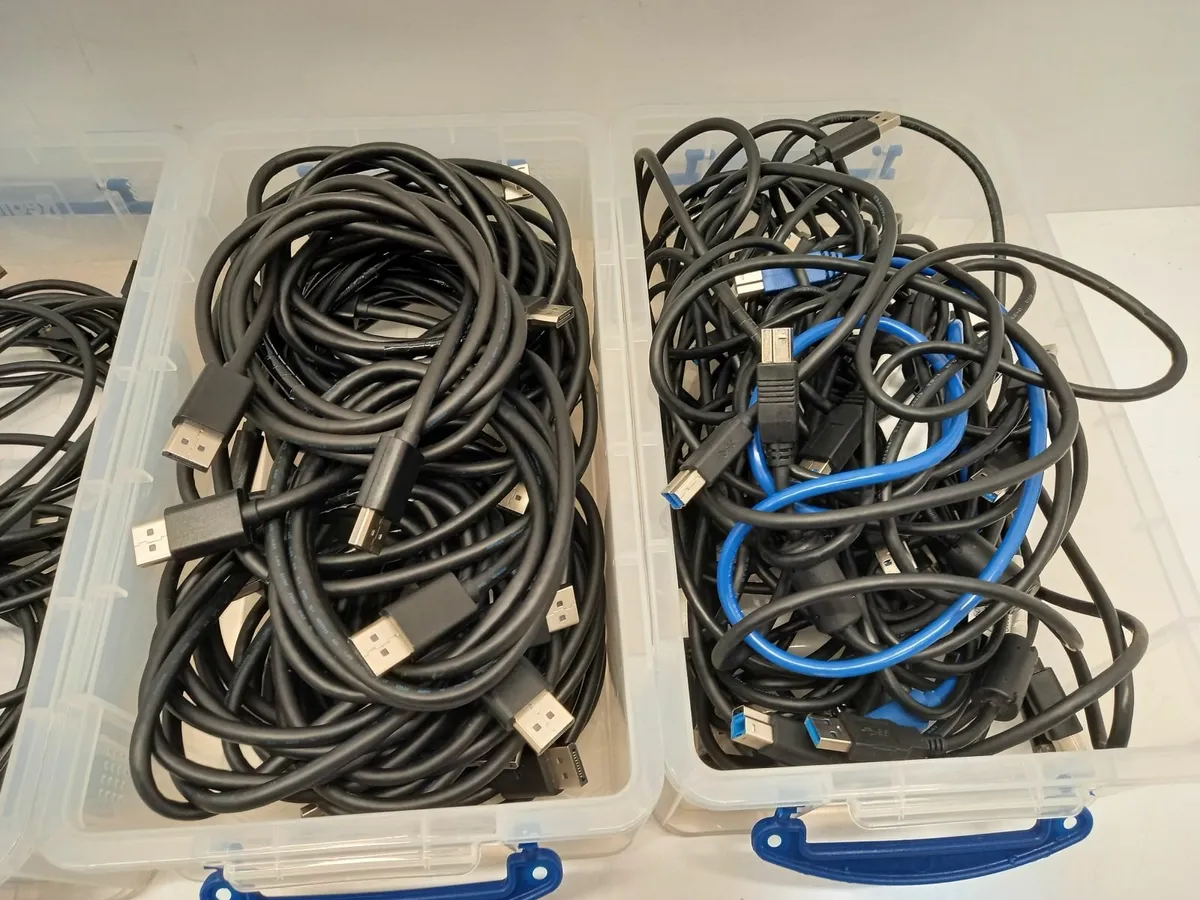 Online Auction Of Display Port Cables & More! - Image 1